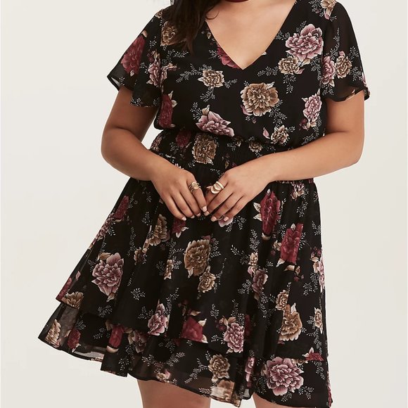 torrid Dresses & Skirts - Torrid Smocked Georgette Floral Dress Size 4